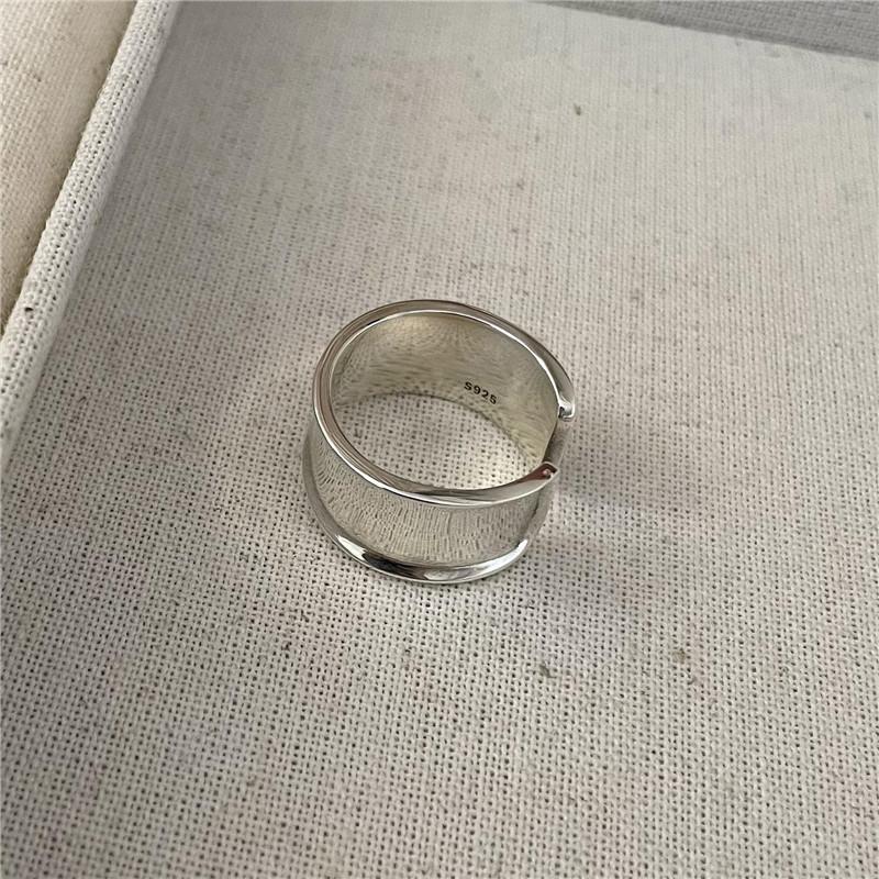 Fashion Korean Elegant Copper Ring With Smooth Finish For Modern Style Ladies