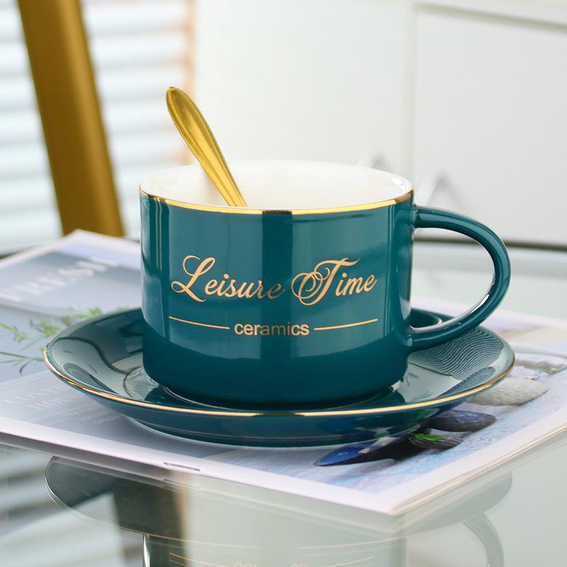 

Керамические кофейные чашки в скандинавском стиле с блюдцем и ложкой, золотистый английский дизайн кружки с высокой эстетической ценностью, набор чайных чашек 220ML