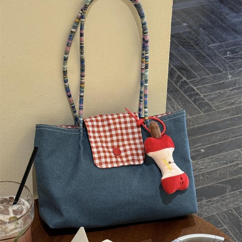 Casual Nylon Plaid Shoulder Bag With Pendant Dopamine Handbag Large Capacity Women Commuter Tote Bag  Trendy Armpit Bags