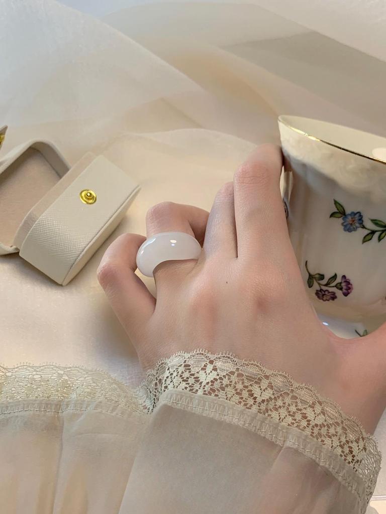 Women's High-End Amber Resin Statement Ring - Versatile Cold Style for Index Finger