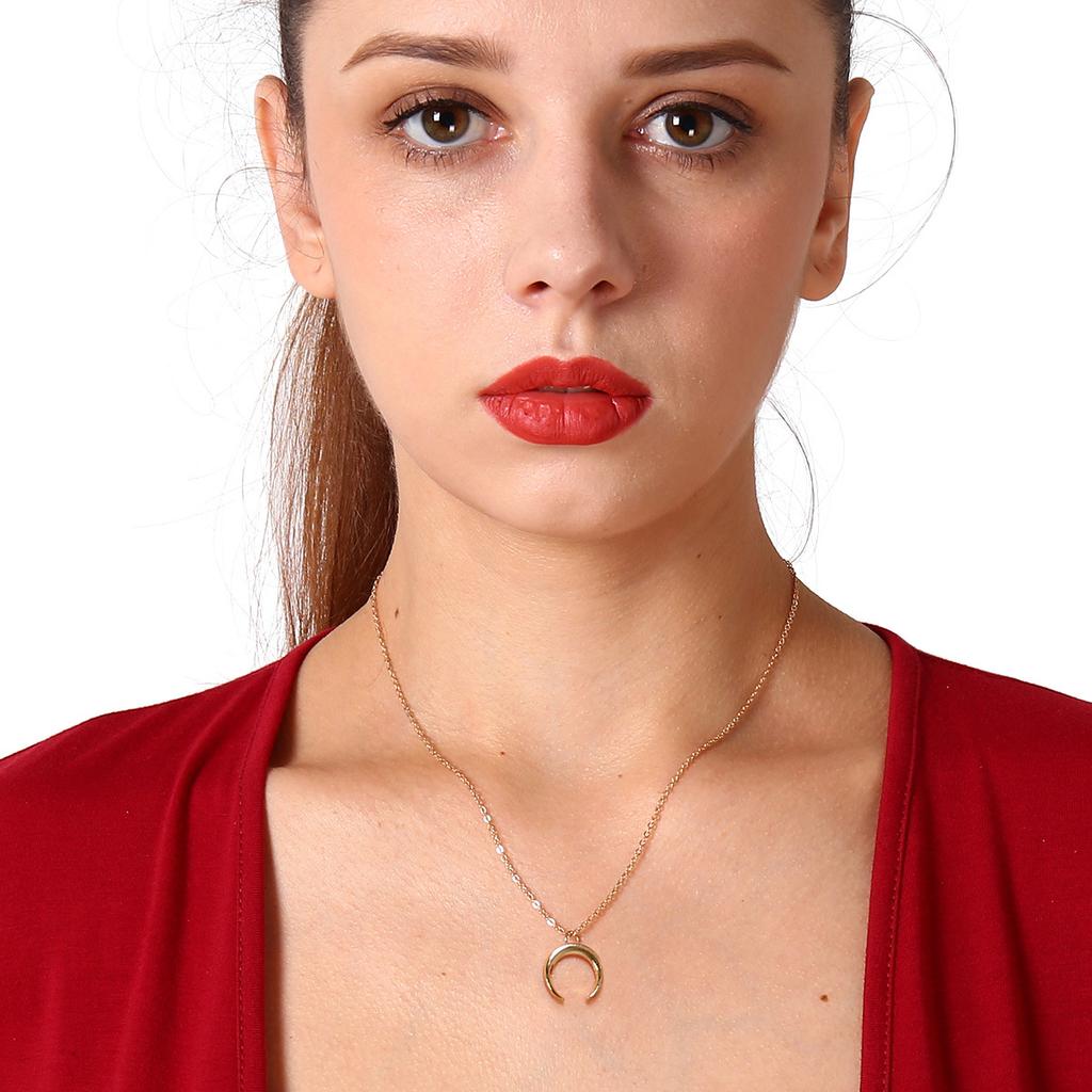 Accessories, Light Luxury, Simple Retro Ethnic Style Necklace, Crystal Pendant, Moon Short Collarbone Necklace.