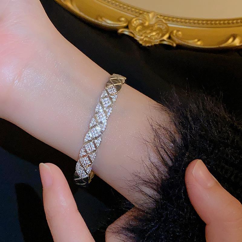 

Вишуканий цирконієвий французький квітковий відкритий браслет: Розкішний, Універсальний, Висококласний Модний Браслет