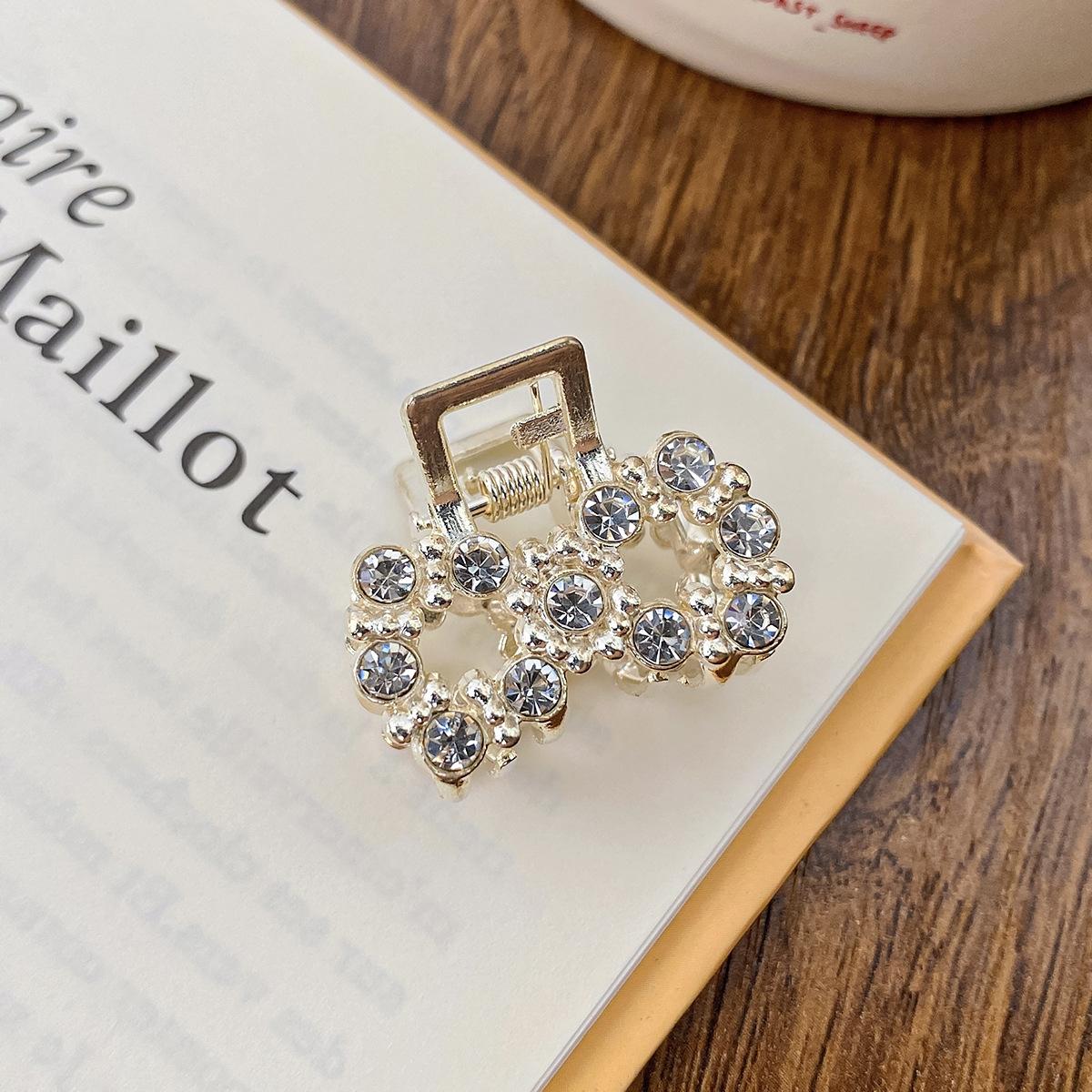 

Маленькая заколка для волос Pearl Rhinaute, женская сетчатая заколка для знаменитостей, нежный высокий зажим для хвоста, корейская расширенная заколка для волос с боковым разрезом, головной убор