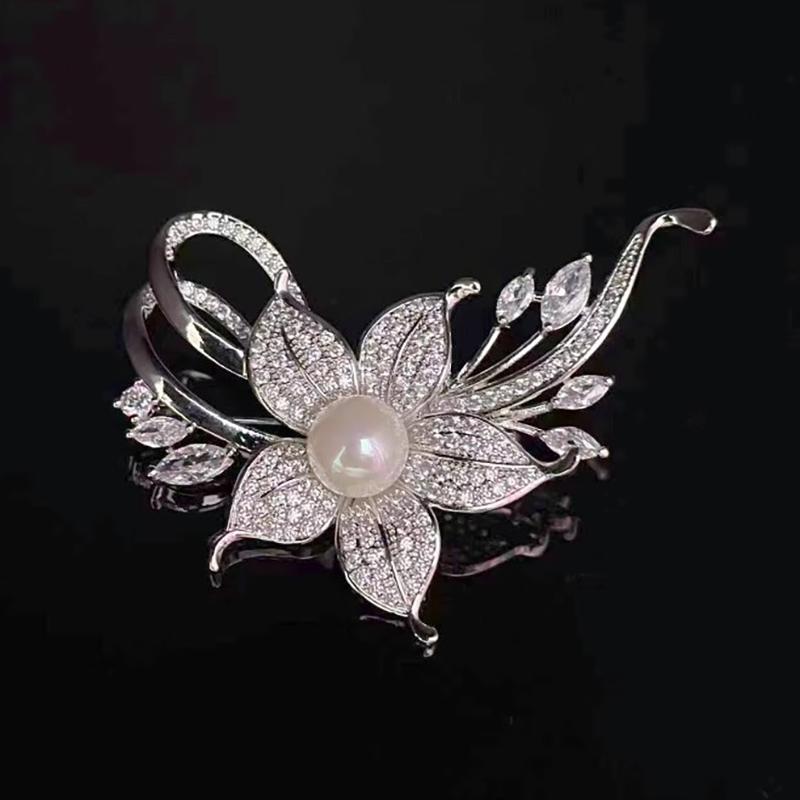 Exquisite Flower Pearl Brooch  Metal Lapel Pins For Women Girls Versatile Shiny Corsage Clothing Accessories Gifts