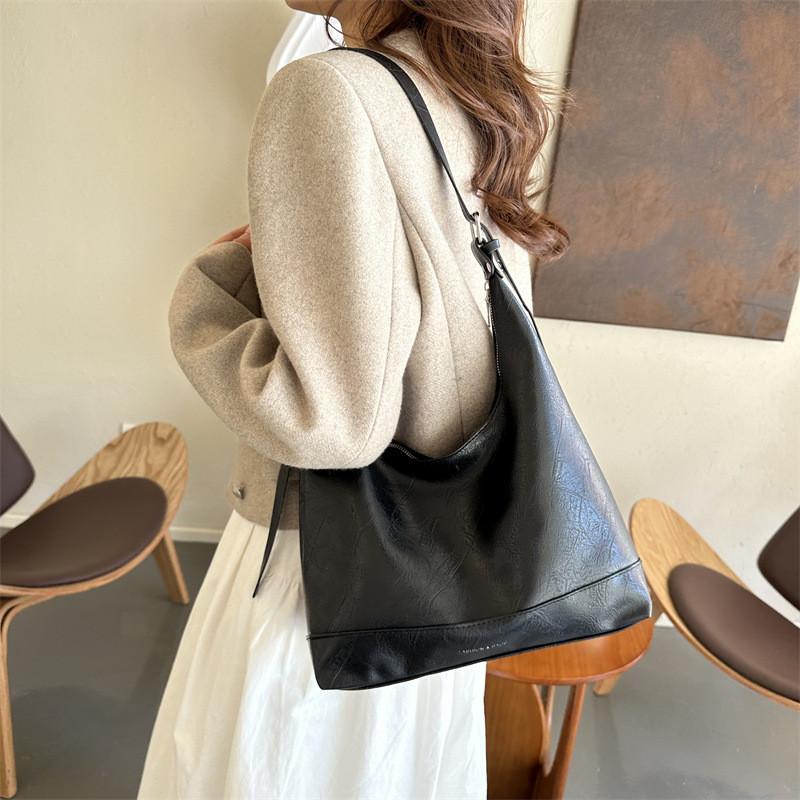 Chic Urban Simple Large Capacity Pu Leather Tote Bag For Women In Black And White