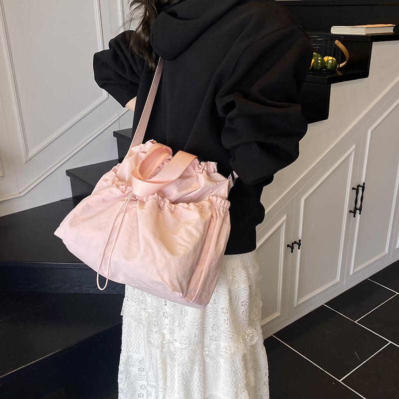 Large capacity bag fashion trend casual simple foreign style shoulder bag 2025 summer new women's messenger bag