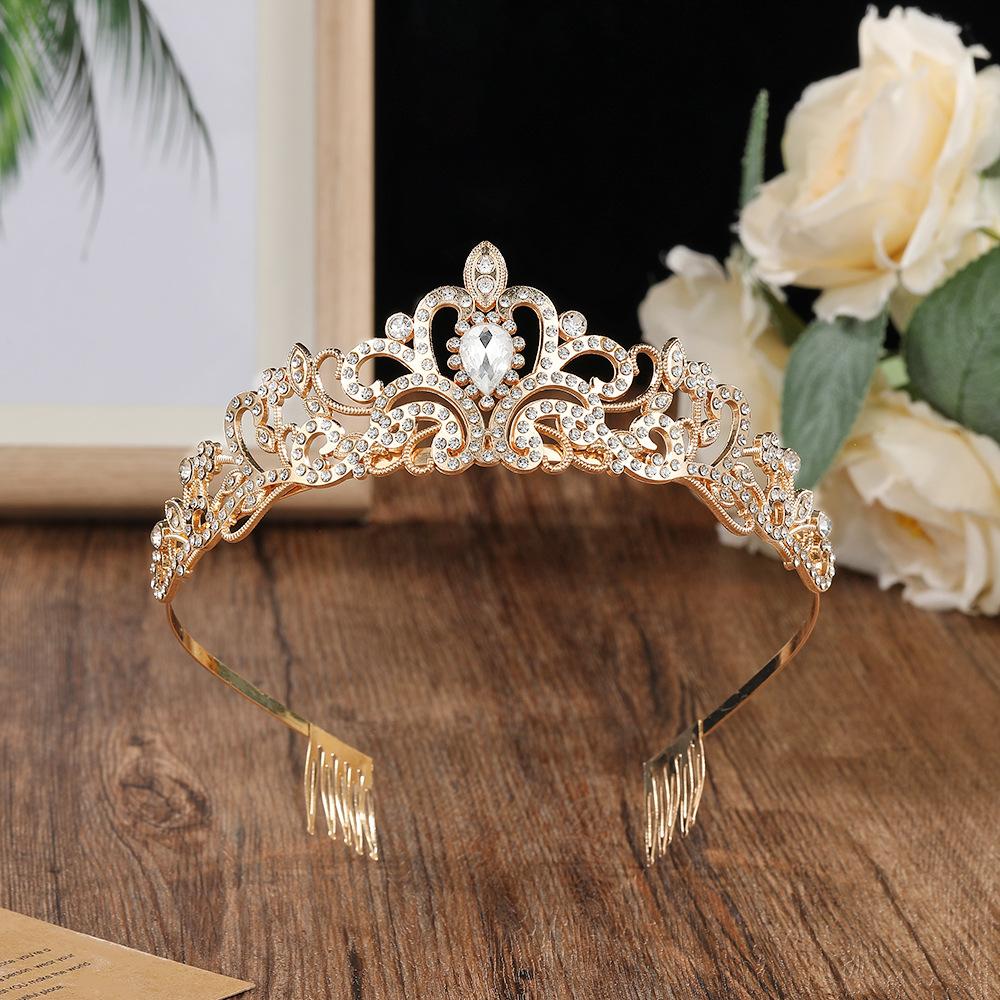 The Bride's Headwear Is A Crown It's A High End Korean-style Princess Birthday Accessory for A Girl Getting Married At The Age of 18