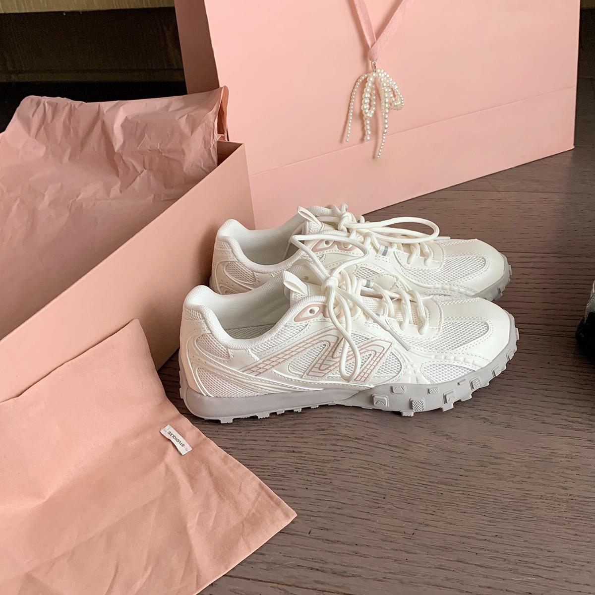 

Версия из коровьей кожи виноградной матери с тем же лунным светом Qimeng, омолаживающим жемчужным бантом, шнуровкой, повседневные туфли Forrest Gump, женские немецкие тренировочные туфли 40