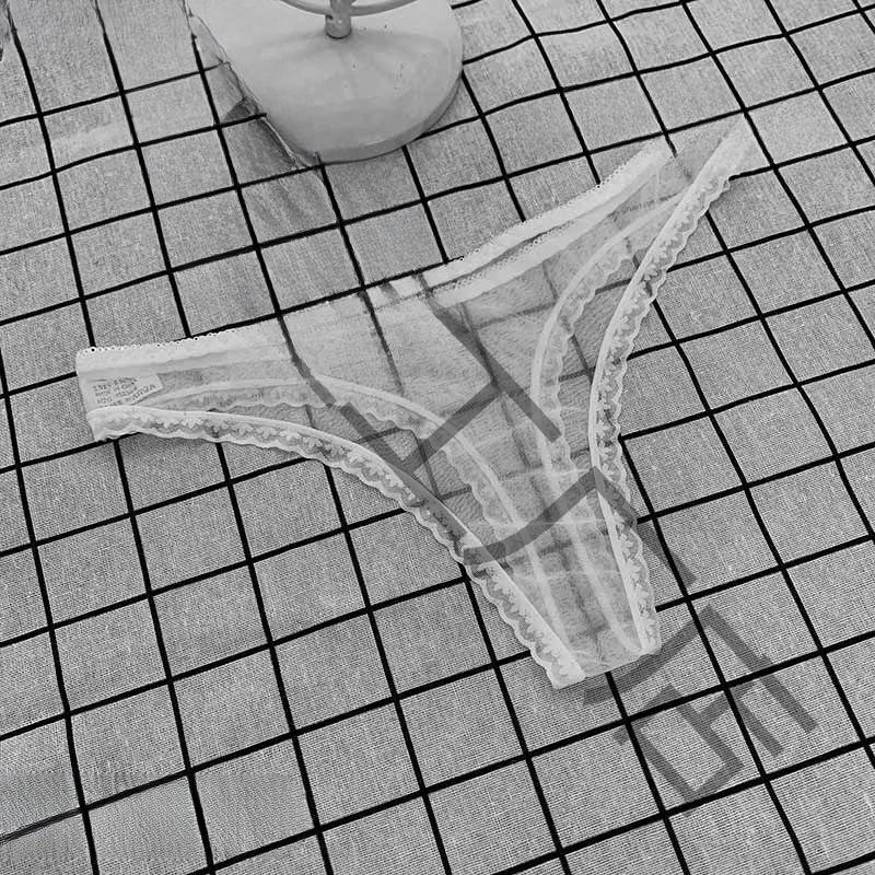 Tanga de Malla Transparente de Tiro Bajo para un Look Sedoso y Coqueto
