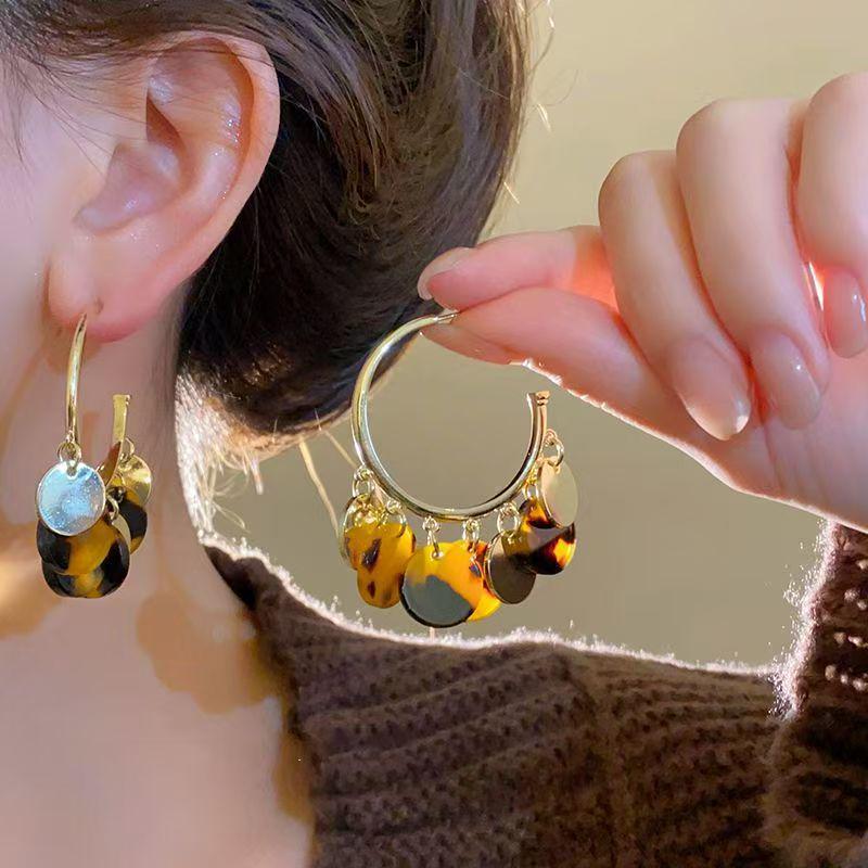 Coffee-colored Leopard Print Hoop Earrings: Light Luxury, Retro, and Versatile C-Shape for Women.