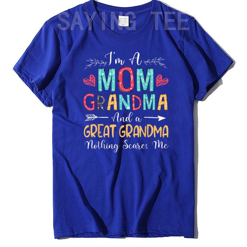 Jsem máma, babička a prababička. Nic mě nevyděsí. Tričko s potiskem písmen a nápisů. Grafické tričko. Topy. Dárky pro maminku ke Dni matek.