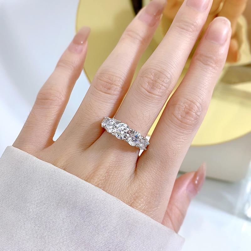 Anillo de Moissanita Color D para Mujer: Elegante Plata de Ley 925, Diseño Versátil de Alta Gama