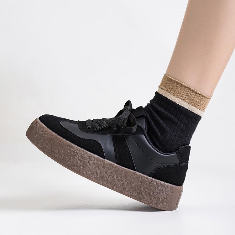 Autumn Retro German Trainer: Versatile White Casual Sneakers for Women F8862