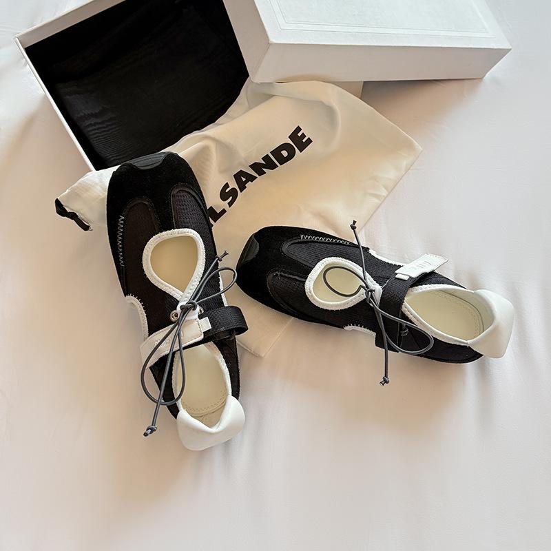 

Французские туфли Мэри Джейн с мелким вырезом женские 2025 лето новая кожа полые спортивные повседневные модные балетки 40