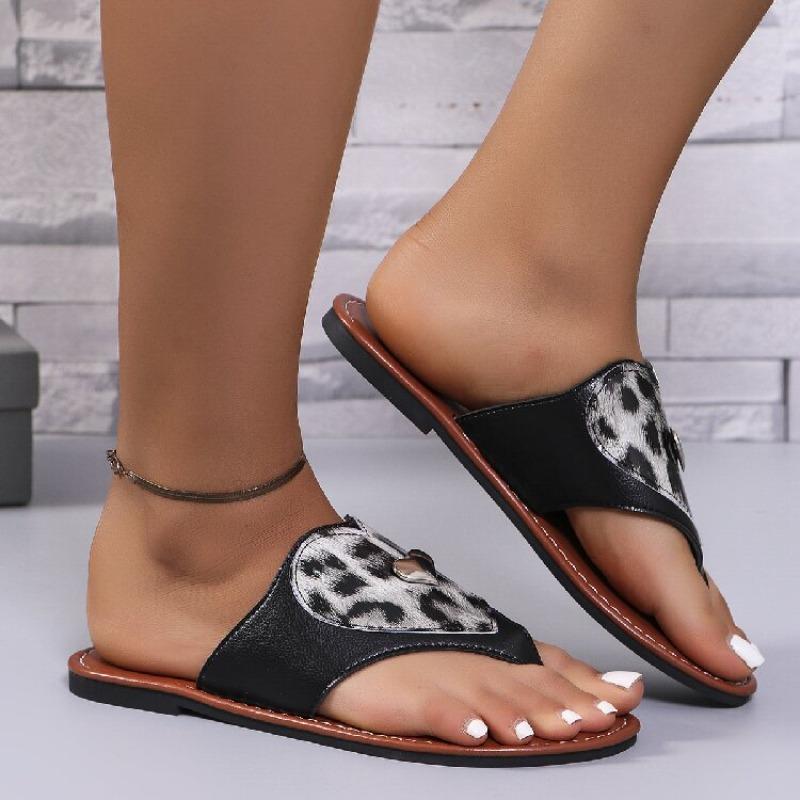 Fashion Summer The New Ladies Flip-Flops for Leisure Holiday Beach Toe-Clip Plus Size 43 Flat Slippers for Women Designer Shoes Slippers