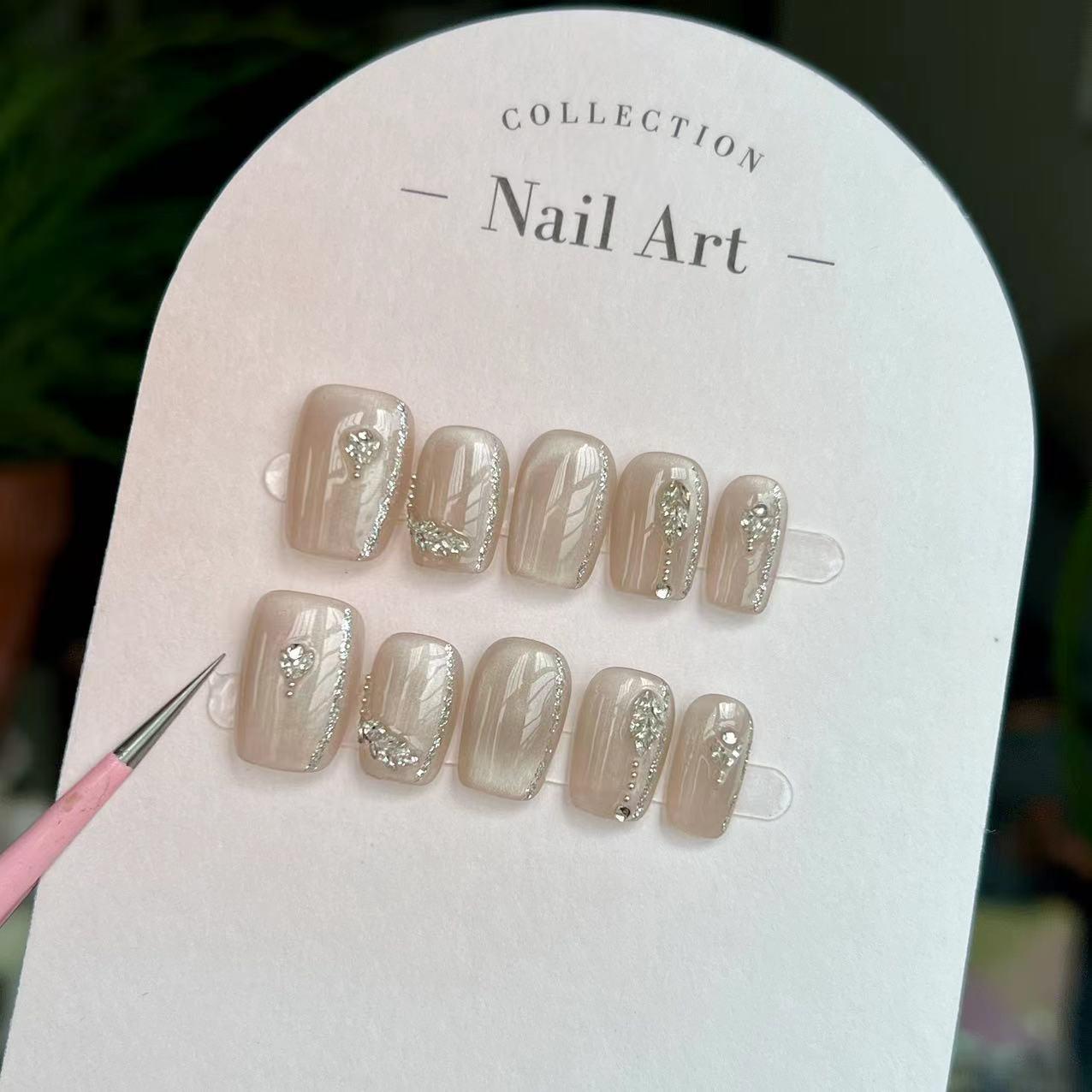 

Handmade Press-On Nails with Super Flash and Girlish Heart Design – Ice Transparent Crystal Powder Cat Eye with Stacked Diamonds Extra Small