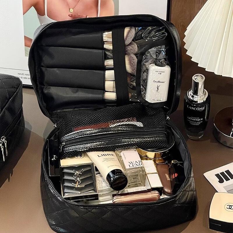 MDNGMDNG Large Capacity Quilted Travel Makeup & Toiletry Bag