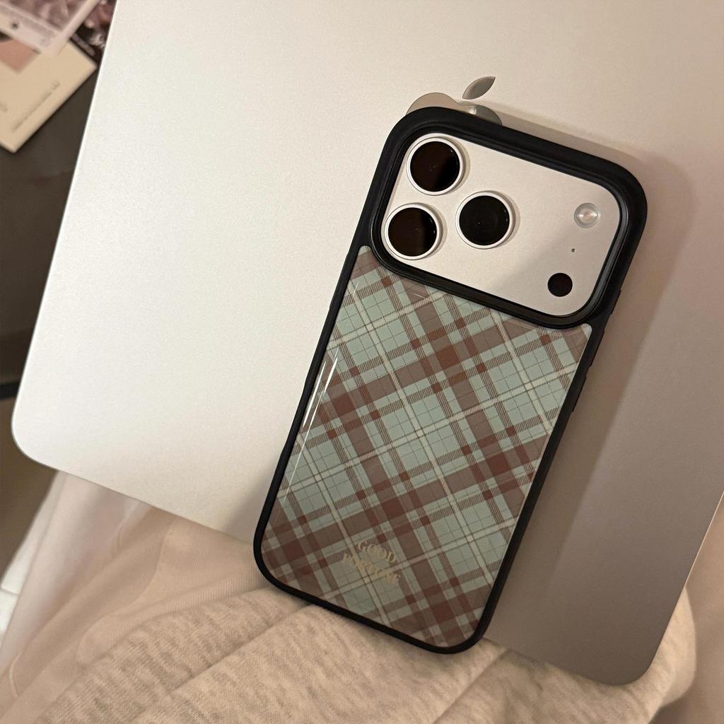 Creative Checkered Phone Case for iPhone 16, iPhone 17, and iPhone 17 Pro Max