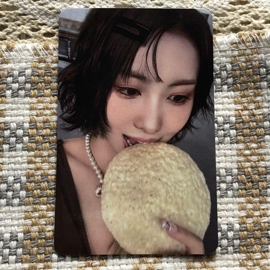 [USED] TWICE Momo THIS IS FOR Bonus Pre-Recorded Limited Trading Card