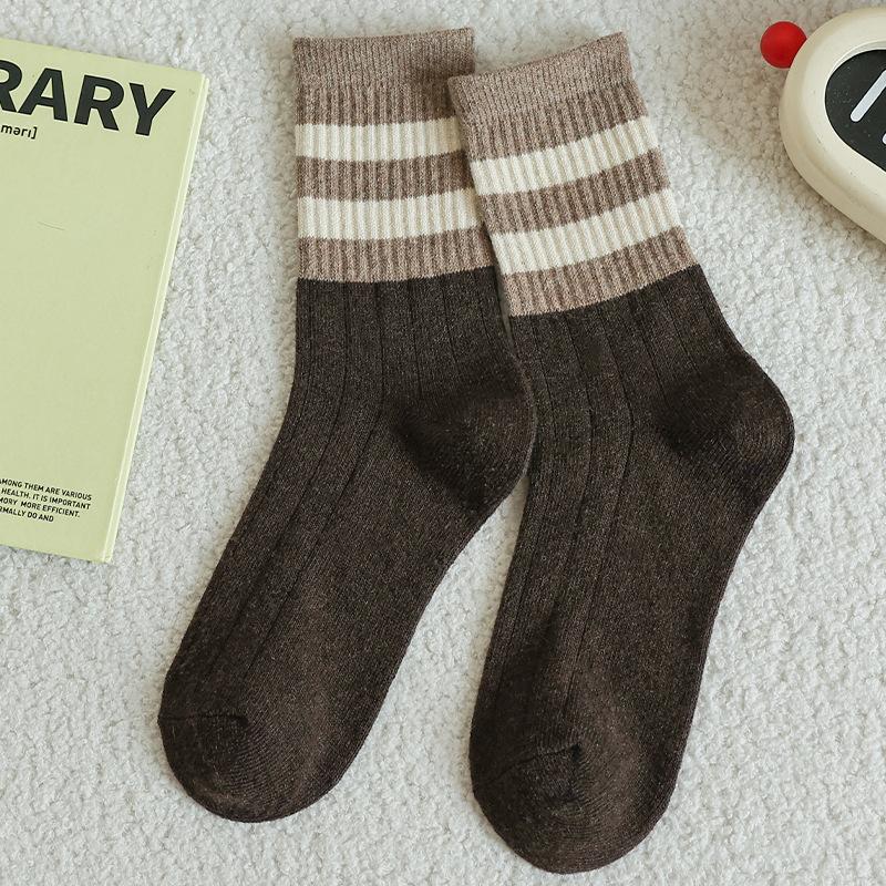 

Женские осенне-зимние толстые и теплые носки из шерсти в рубчик в стиле коллажа 1 pair кофейный