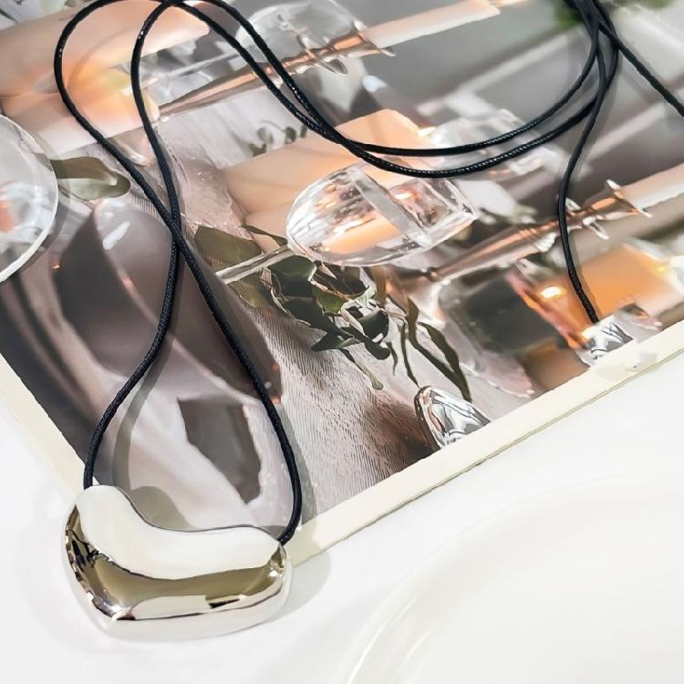 Fashionable Swirl Pendant Leather Rope Necklace Multipurpose Adjustable Length for Personalize Trendy Adults Daily Use