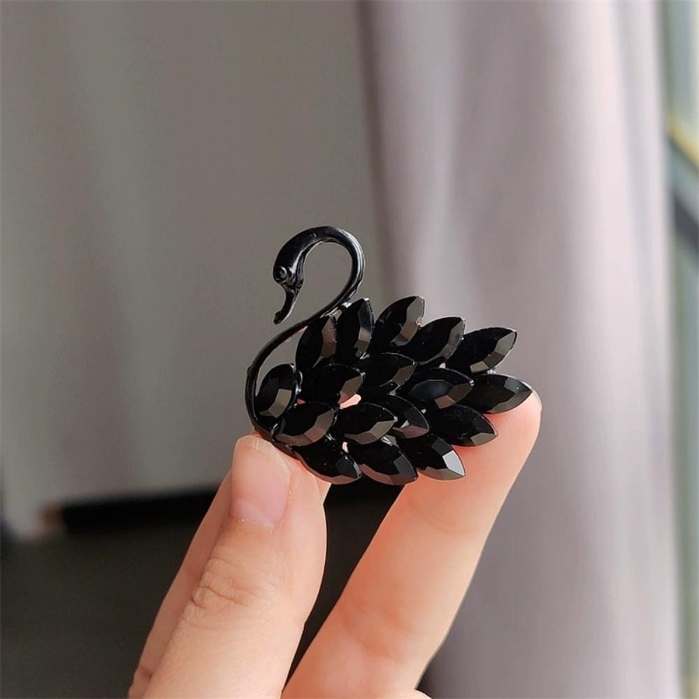 New luxury black swan design brooch, ladies  elegant black brooch, clothing accessories brooch, jewelry gift
