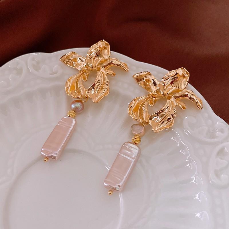 Silver Needle Geometric Openwork Round Pendant Earrings with European and American Exaggerated Style for Women.