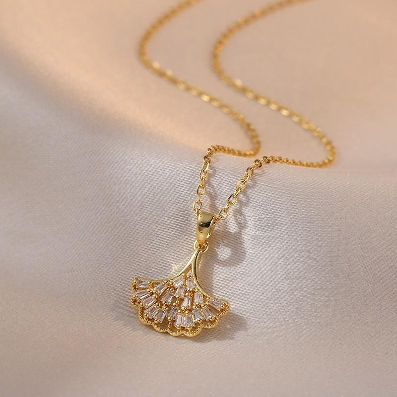 Women's Fashion Heart Pendant Necklace - Elegant, Simple Design, Versatile Clavicle Chain Jewelry