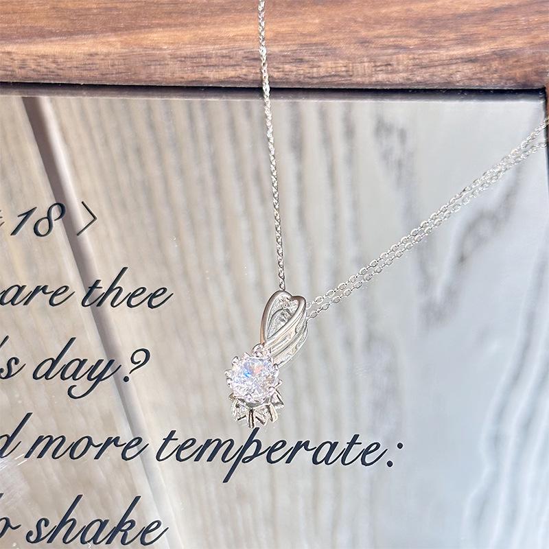 

S925 Sterling Silver Snowflake Heart Zircon Necklace – Elegant Light Luxury Design for Women