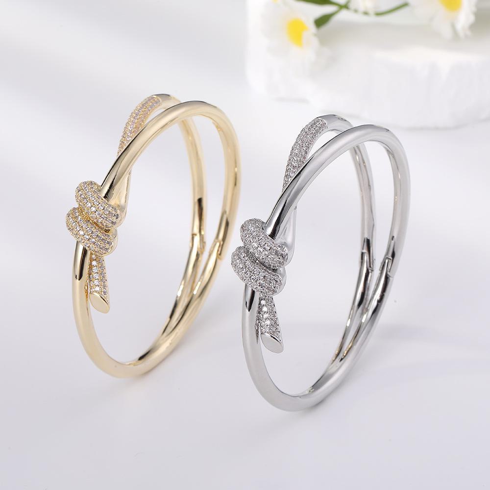 

Высококачественный двухслойный браслет из циркония AB08176K золотой