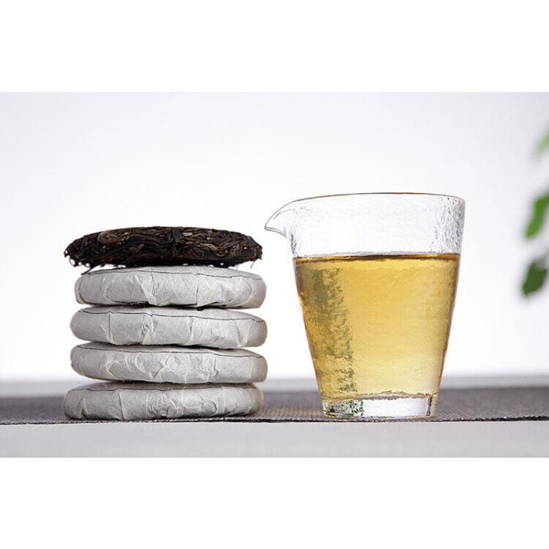 Yunnan Puerh Tee 50g Kleiner Yiwu Rohteekuchen Großer Baumtee