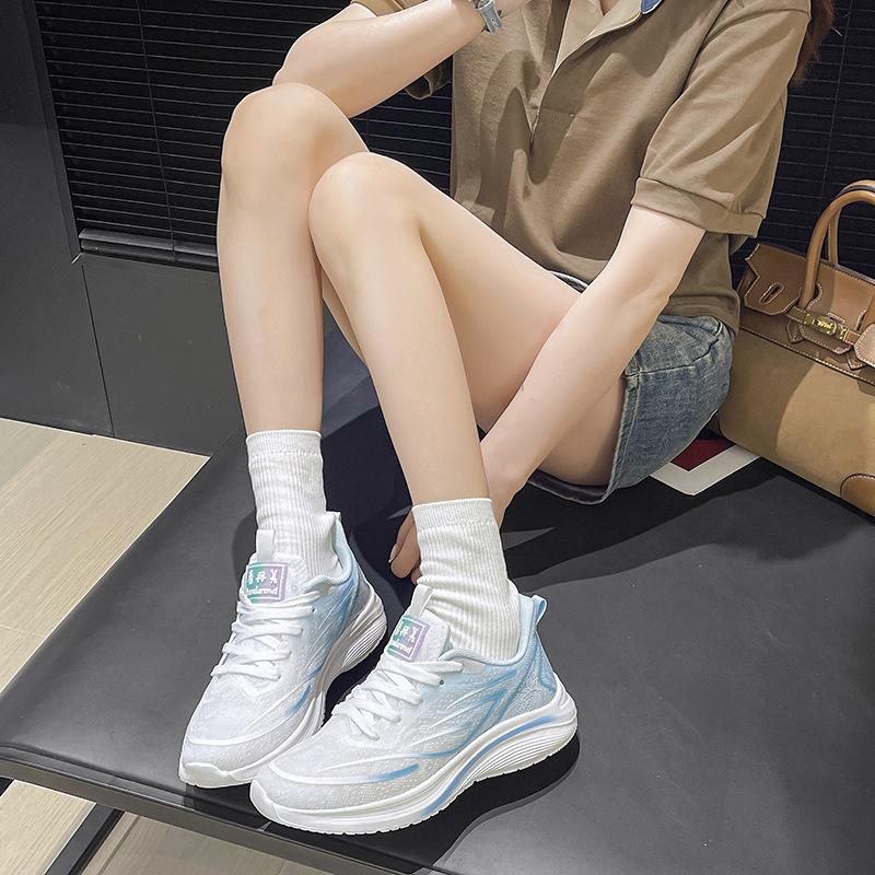 Breathable summer soft-soled lightweight women's shoes running versatile shock-absorbing mesh sports shoes large size travel shoes