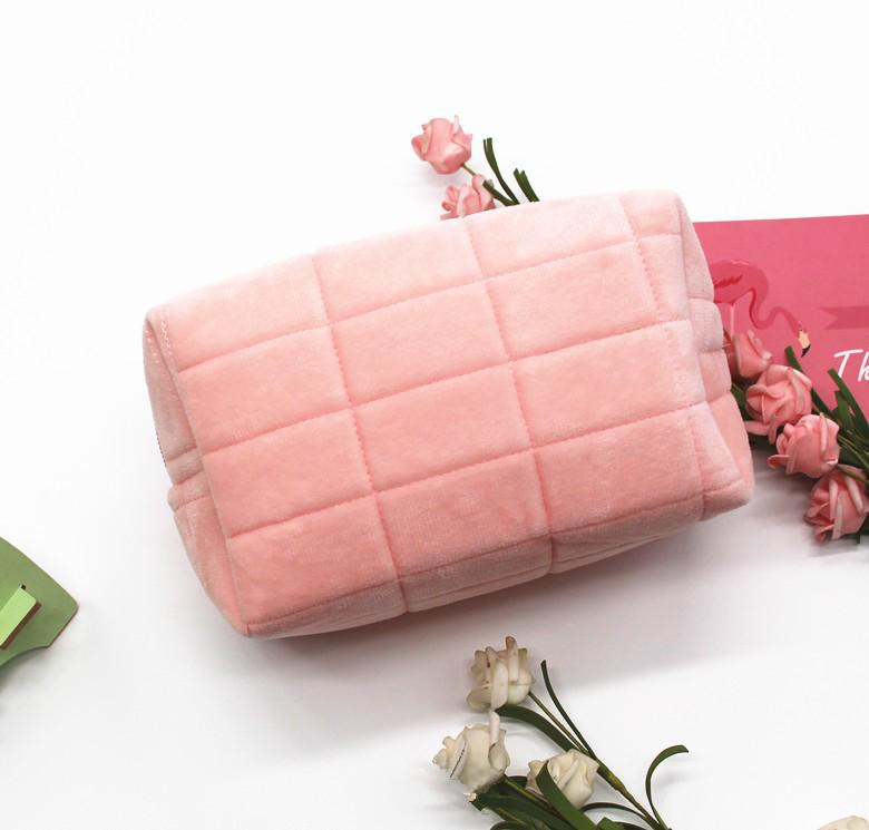 Women s Plush Travel Makeup Bag - Portable & Stylish Toiletry Storage