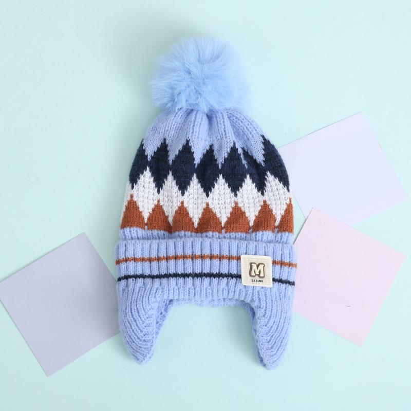 Детские вязаные шапки зимние милые с помпоном теплые с защитой ушей ветрозащитные бини