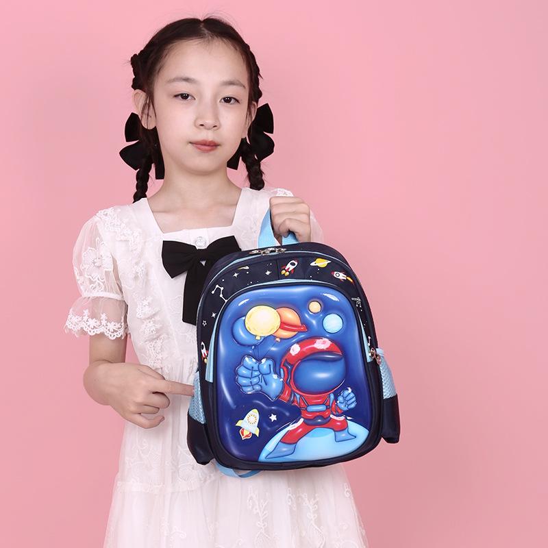 New kindergarten schoolbag boys preschool large, medium and small classes lightweight small backpack breathable spine protection children's backpack