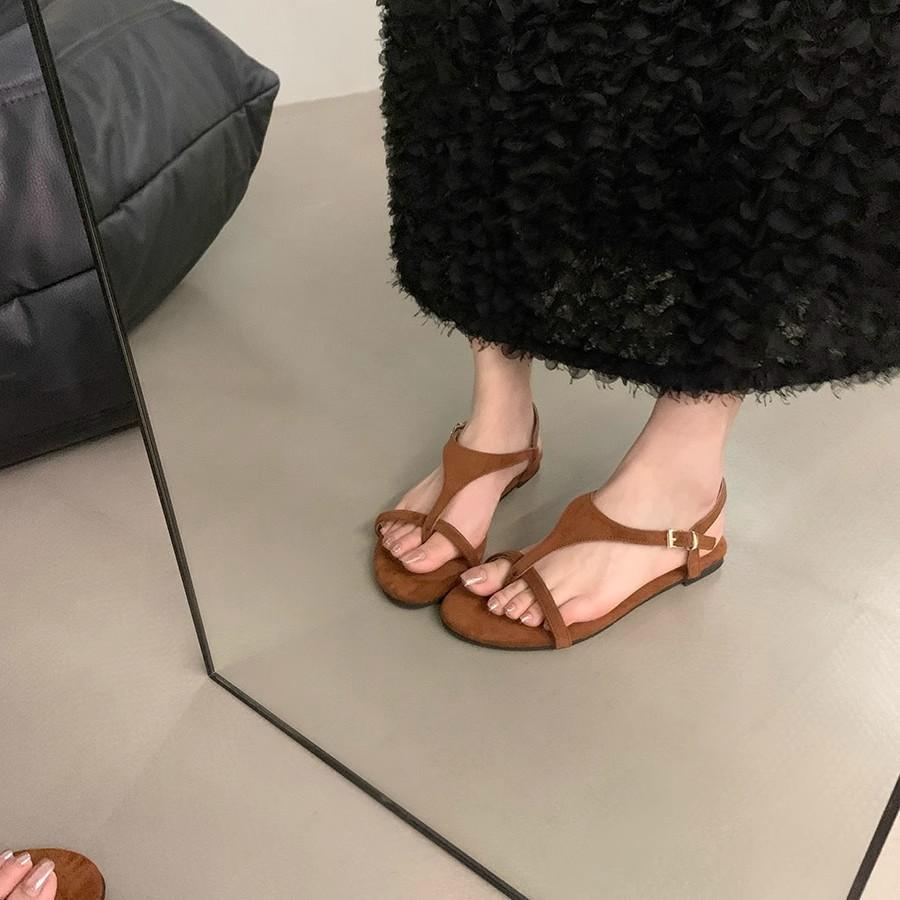 2025 Korean version summer new fashion versatile toe niche flat sandals women wear beach retro Roman shoes