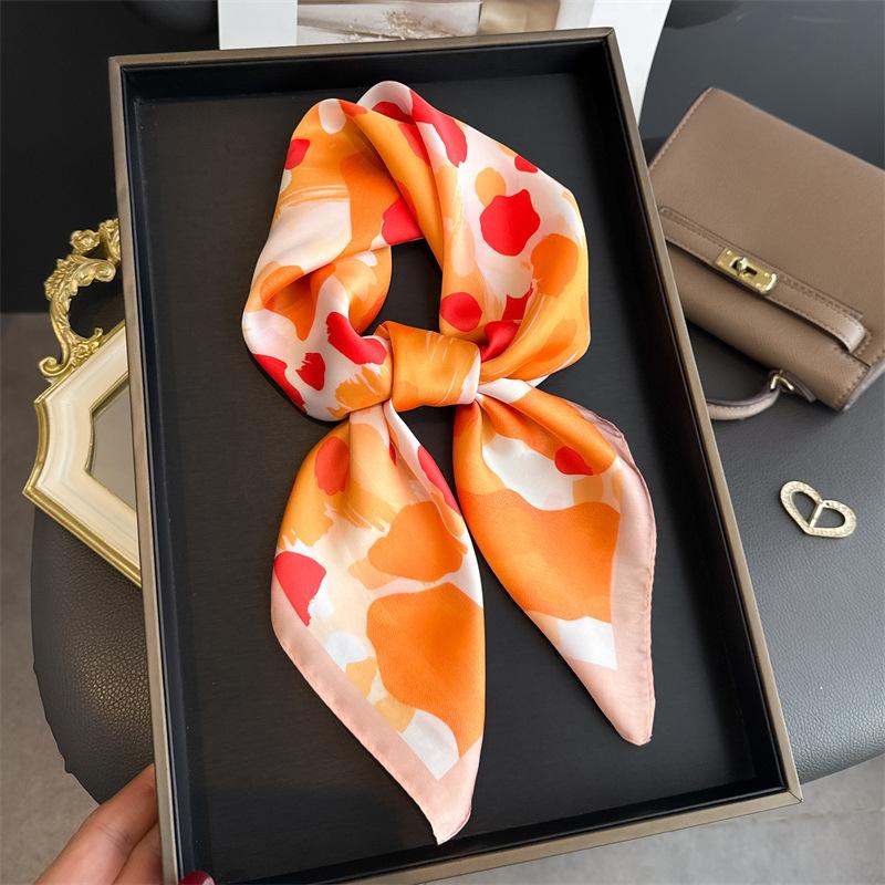 Neues Druckdesign Schal Quadratisches Tuch Für Damen Weiche Satin-Tücher Halstuch Damen Haarband Band Stirnband Bandana