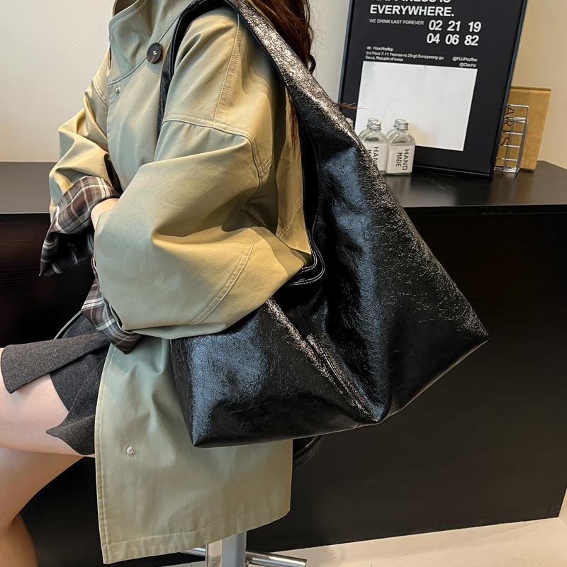 Korean minimalist lazy style tote bag for women, 2026 summer vintage soft leather versatile one-shoulder underarm bag