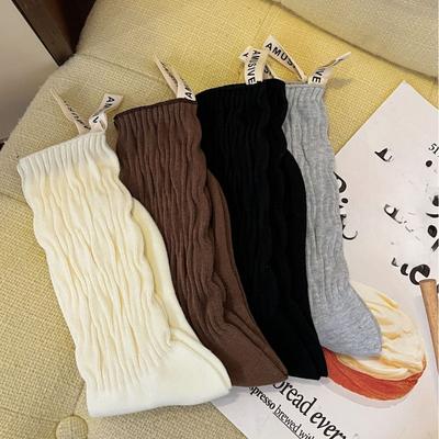 "Bubiao Chunqiu Retro Plissee-Stil Stapelsocken Damen Atmungsaktive Mittelwaden-Socken Baumwollsocken Kombiniert mit Langstrümpfen.