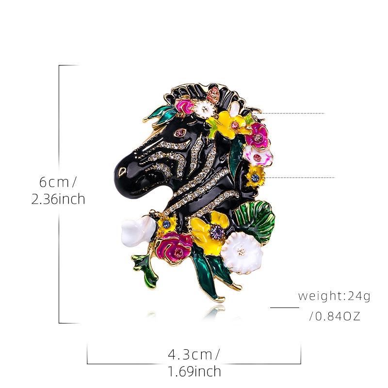 Mellan Design Kvinnor Män Vintage Blomma Häst Emalj Märken Pins Mode Klassisk Retro Djur Dripande Olja Broscher Accessoarer