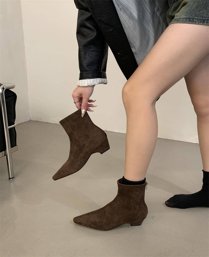 

Retro suede rear zipper short boots women s boots 2025 autumn and winter new square head thin boots polished low heel and ankle boots 39 светло-коричневого
