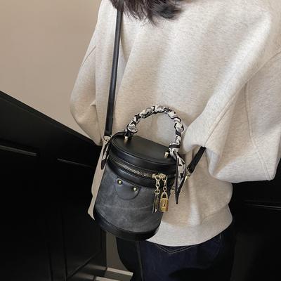 Retro Contrasting Color Bucket Bag Women's 2025 New Niche Design Portable Cylinder Bag Versatile Shoulder Messenger Bag