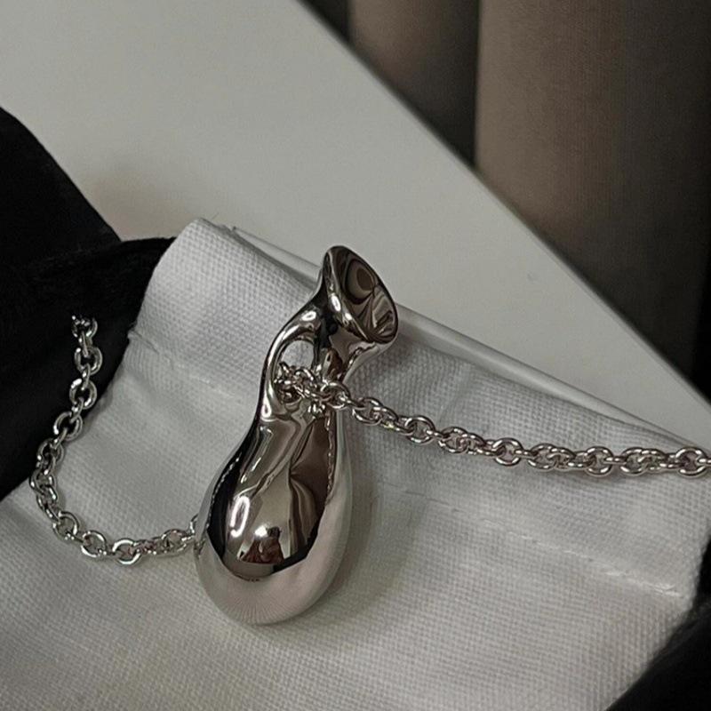 Habl Blogger-Style Water Purifier Pendant Necklace: Versatile Women's Accessory, Ideal for Layering with Sweaters.