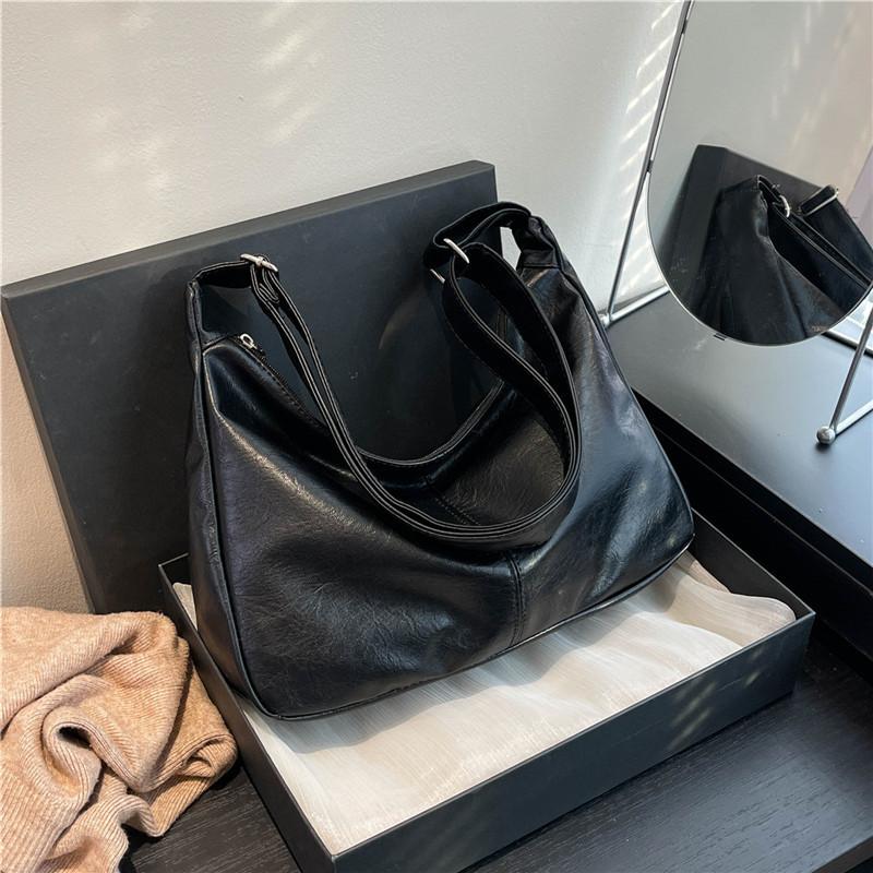 

Retro Pu Leather Shoulder Bag Ladies Large Capacity Underarm Bag Versatile Commuter Tote Bag For Women Gifts