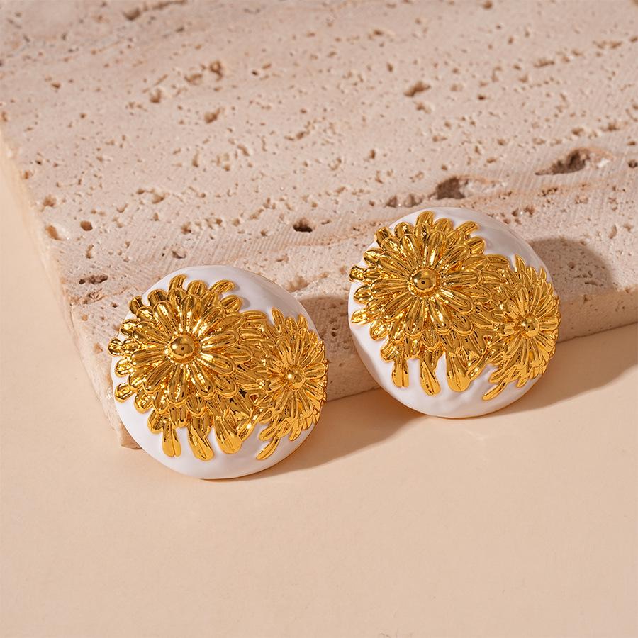 Retro Metallic Daisy Print Silver Stud Earrings - French Chic High-End Design for Women