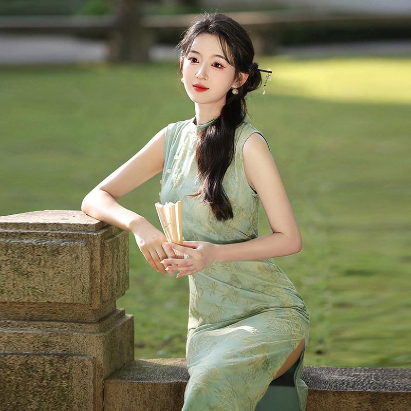 Elegant Green Sleeveless Modern Cheongsam Dress Long Length Low Slit Stand Collar Retro Style Women 2026