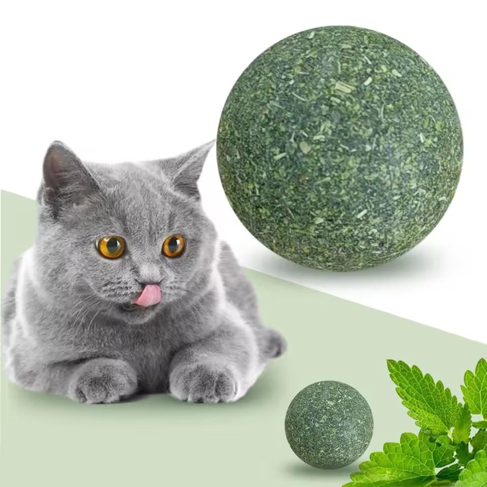 Large Catnip Ball for Cat Cat Mint Ball Lickable Natural Catnip Toy Self Relieving Long-lasting Indoor Chew Toy for Kittens
