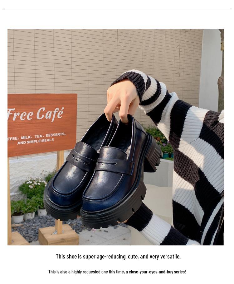 Damen Retro Leder Slipper im britischen Stil mit verstecktem Absatz, Trend Frühjahr 2025.