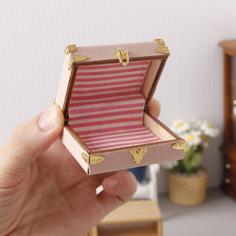 1:12 Puppenhaus Miniatur Koffer Vintage Leder Gepäckbox Aufbewahrungsbox Home Modell Dekor Spielzeug Puppenhaus Micro Szene Dekor Spielzeug