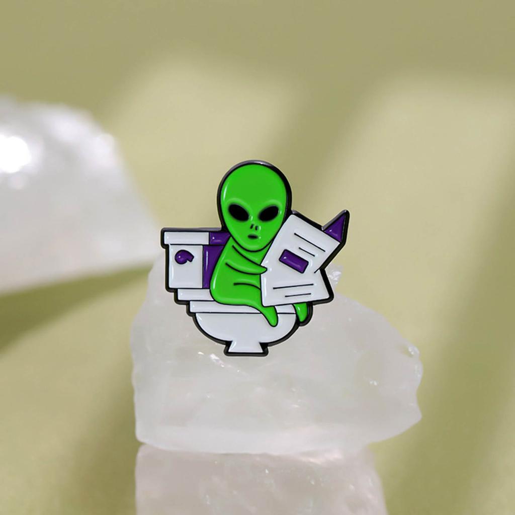 Unique Alien Reading Newspapers Pin Alien Badge Creative Accessory Alien Pin Eye Catching Brooch Pin Clothing Jewelry